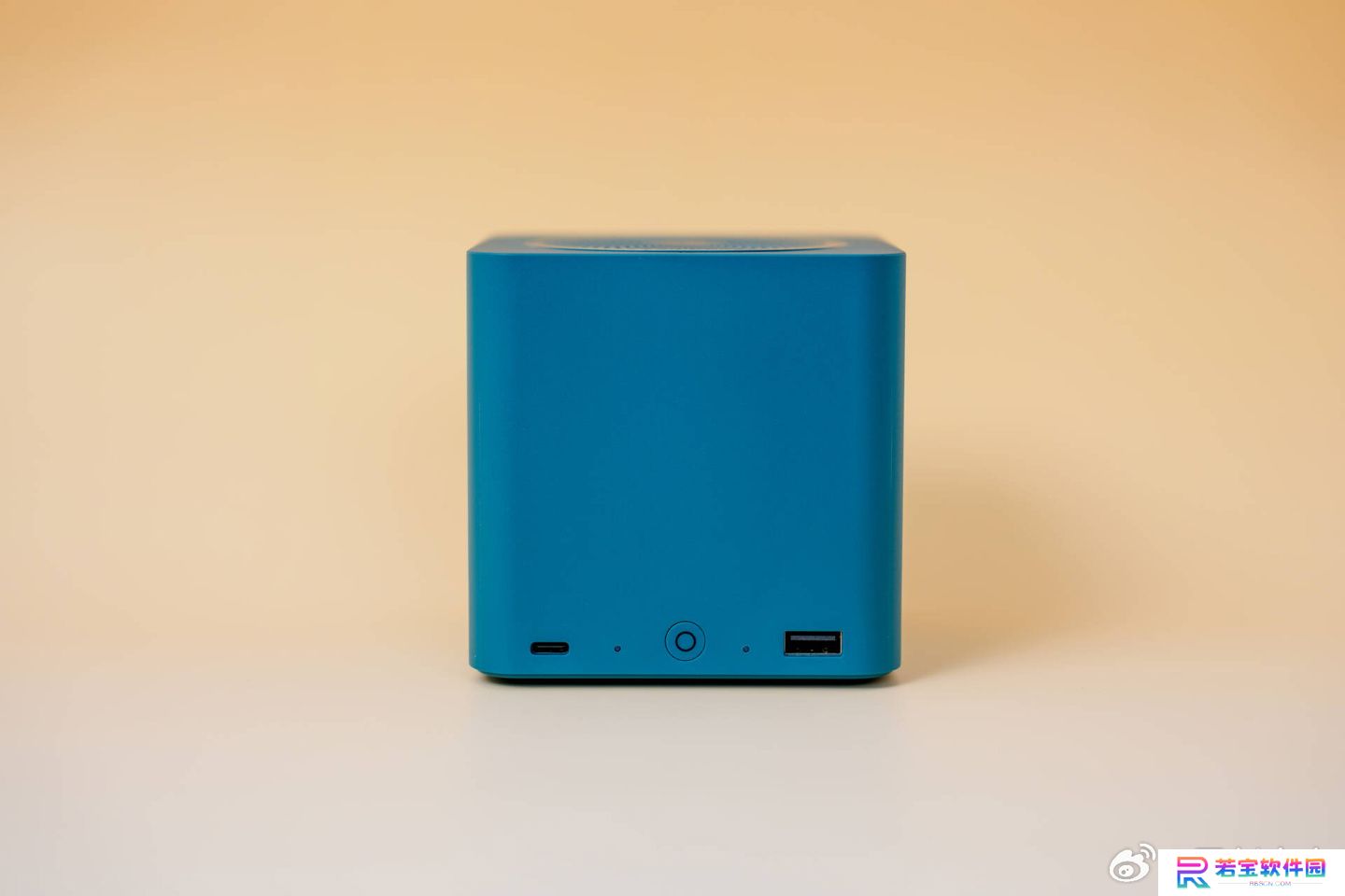 零刻 NAS 型迷你主机 ME mini 预热：英特尔 N200、双 2.5G 网口、6 盘位、内置 45W 电源
