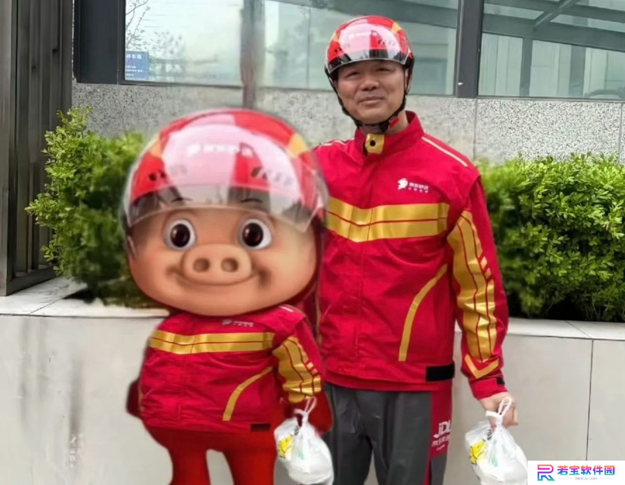 工服撞衫猪猪侠：京东外卖官方玩梗，有望进行联动