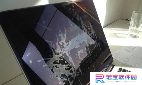 手机、电脑屏幕脏了 到底能不能用酒精擦啊？